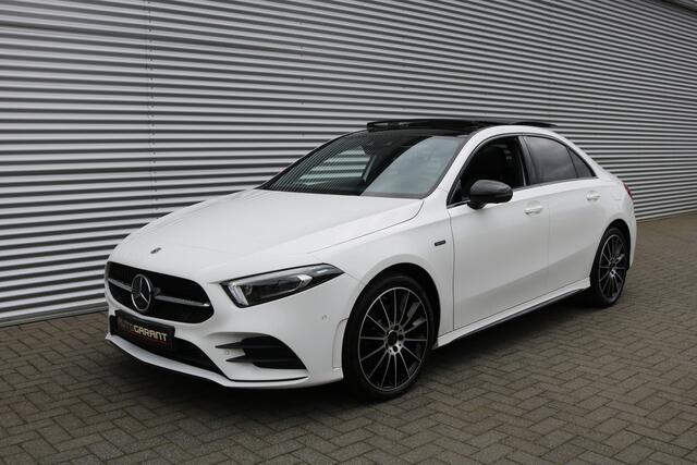 Mercedes-Benz A-KLASSE 250 e AMG Pakket AMG NightPakket (50.526Km! Pano Sportleder/Memory Widescreen Carplay Distronic 360Camera M-Bux Multibeam 19InchAMG PrivacyGlass)