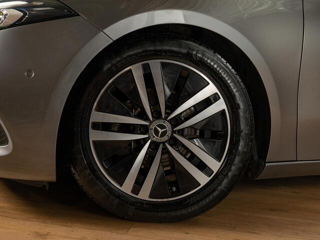 Mercedes-Benz A-KLASSE Hatchback 180 Business Solution Luxury Panorama dak