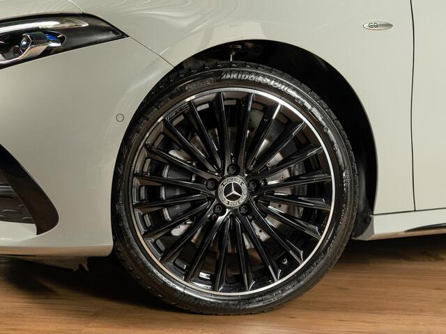 Mercedes-Benz A-KLASSE 250 e Business Solution AMG Premium PLUS | Panorama dak