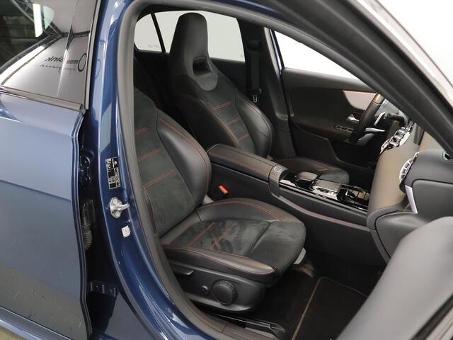 Mercedes-Benz A-KLASSE 220 Launch Edition Premium | AMG | Night | Panoramadak | Trekhaak | Sfeerverlichting | Widescreen | Multispaaks wielen