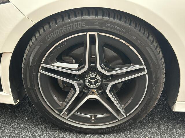 Mercedes-Benz A-KLASSE 180 Business Solution AMG Night Upgrade | Camera | Sfeer | Stoelverw.