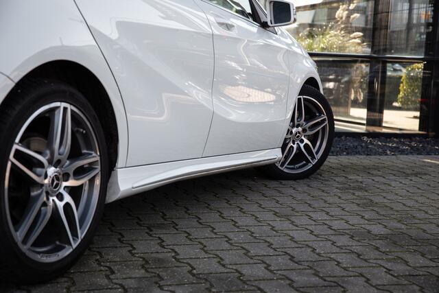 Mercedes-Benz A-KLASSE 180 Business Solution AMG Upgrade Edition , Stoelverwarming, Camera, Led, NAP