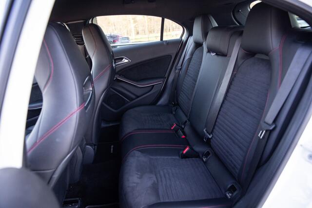 Mercedes-Benz A-KLASSE 180 Business Solution AMG Upgrade Edition , Stoelverwarming, Camera, Led, NAP