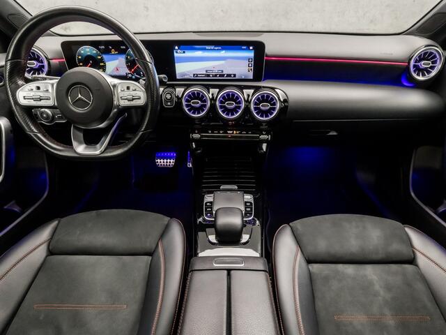 Mercedes-Benz A-KLASSE 220 AMG Sport 190Pk Automaat (SCHUIFDAK, GROOT NAVI, SFEERVERLICHTING, CAMERA, STOELVERWARMING, SPORTSTOELEN, GETINT GLAS, LEDER/ALCANTARRA, NIEUWSTAAT)