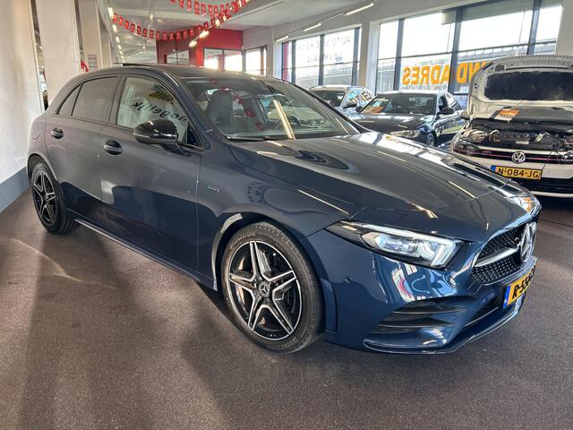 Mercedes-Benz A-KLASSE 250 e Business Solution AMG Limited 218PK | Panoramadak | Sfeerverlichting | Cruise control | Climate control | Lane assist | Dodehoeksdetectie | 18''INCH | Elek. inklapbare spiegels