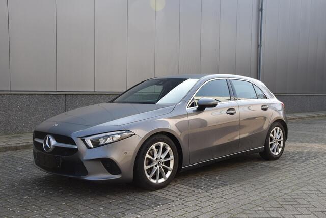Mercedes-Benz A-KLASSE 200 Launch Edition | Automaat | trekhaak elektrisch uitklapbaar | stof/lederen bekleding |