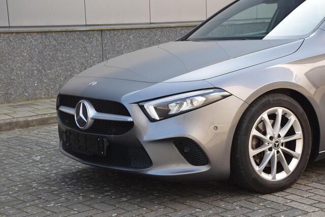 Mercedes-Benz A-KLASSE 200 Launch Edition | Automaat | trekhaak elektrisch uitklapbaar | stof/lederen bekleding |