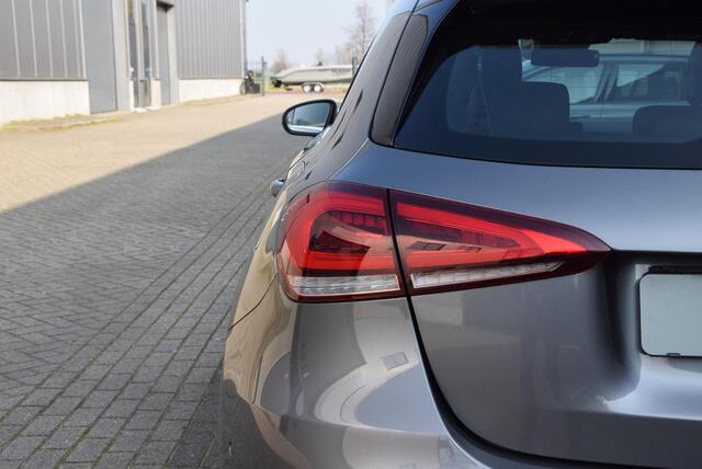 Mercedes-Benz A-KLASSE 200 Launch Edition | Automaat | trekhaak elektrisch uitklapbaar | stof/lederen bekleding |