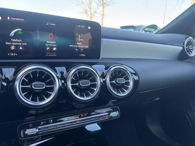 Mercedes-Benz A-KLASSE 180 Business Solution AMG Pano | Sfeerverlichting | NL Auto!