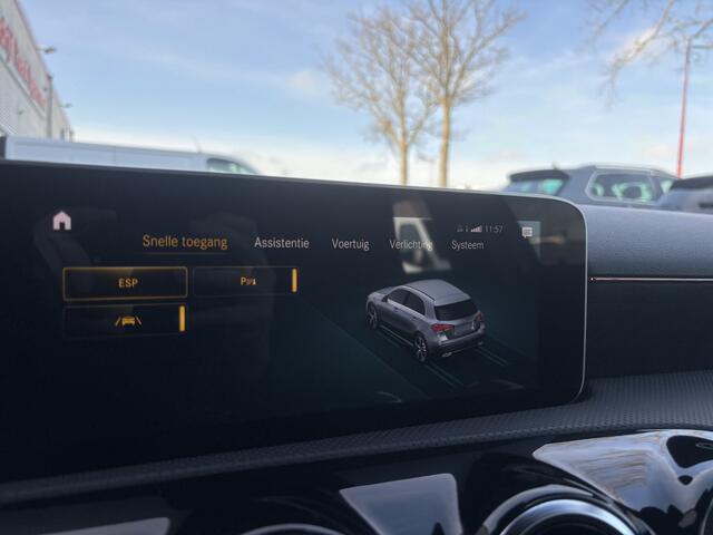 Mercedes-Benz A-KLASSE 160 Business Solution AMG Pakket Mountain Gray Metallic! | Stoelverwarming | Apple Carplay | Lane Assist