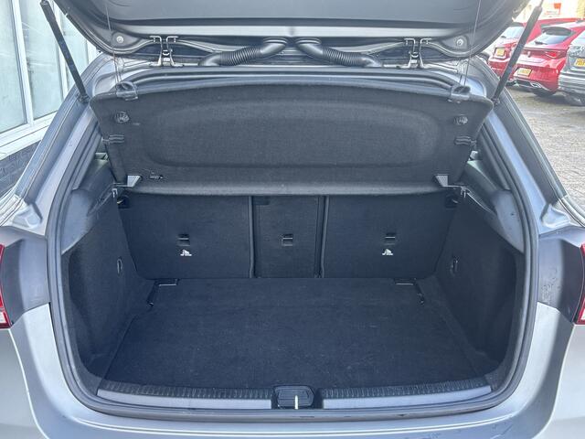 Mercedes-Benz A-KLASSE 160 Business Solution AMG Pakket Mountain Gray Metallic! | Stoelverwarming | Apple Carplay | Lane Assist