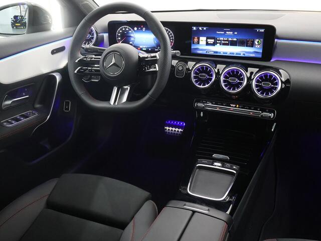 Mercedes-Benz A-KLASSE 250 e Business Solution AMG | Night Pakket | 360* Camera | Panoramadak | Dode hoek |