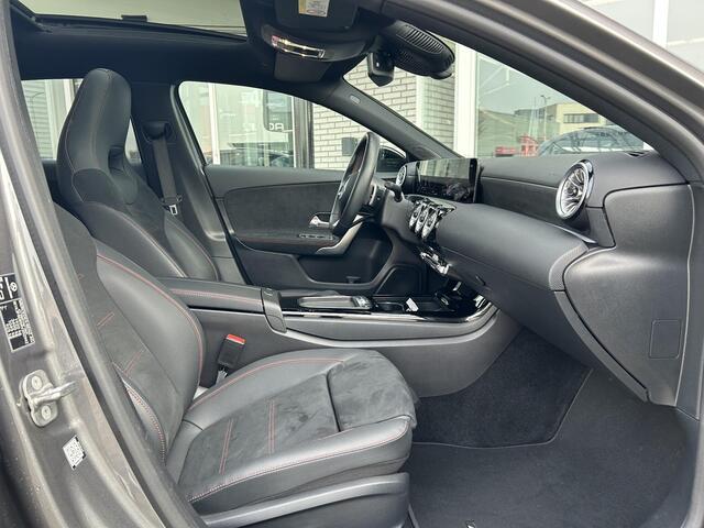 Mercedes-Benz A-KLASSE 180 AMG Line | Panoramadak | Stoelverwarming | Sfeerverlichting