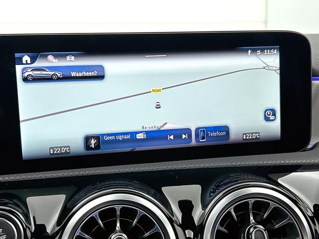 Mercedes-Benz A-KLASSE 250 e Business Solution AMG | AMG Line Plus pakket | Nightpakket | Smartphone-integratie | Panoramaschuifdak | MULTIBEAM LED | 360° camera | Head-up display | 19 inch AMG velgen | Augmented Reality navigatie |