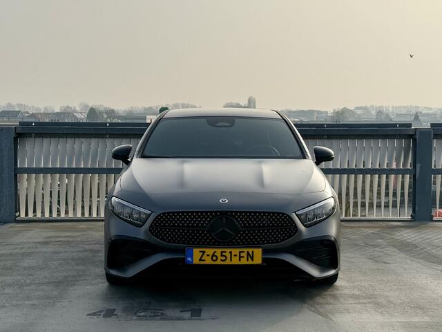 Mercedes-Benz A-KLASSE 180 AMG Line | Pano | Magno Grau | Camera