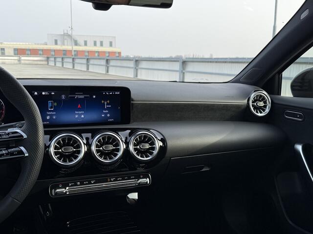 Mercedes-Benz A-KLASSE 180 AMG Line | Pano | Magno Grau | Camera