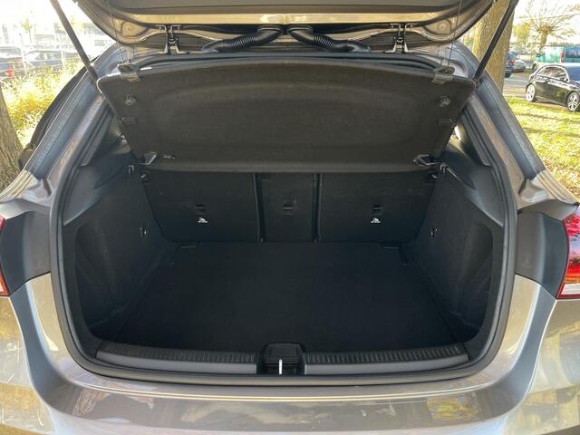 Mercedes-Benz A-KLASSE 200 Business Solution AMG | Panoramadak | MBUX | Info: Didier 0492588974 |