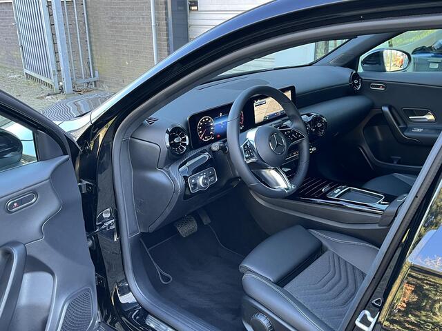 Mercedes-Benz A-KLASSE 180 Star Edition | Apple CarPlay | Android Auto | Volledig Digitaal Display | Stoelverwarming | Parkeersensoren | Achteruitrijcamera | Elektrisch Inklapbare Buitenspiegels
