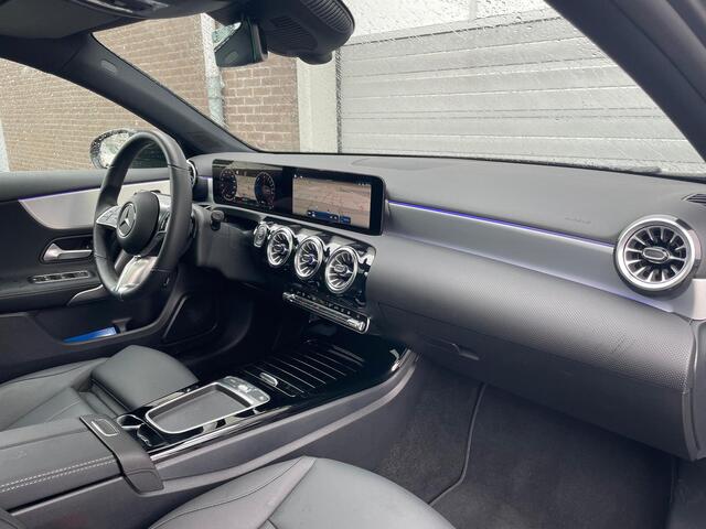 Mercedes-Benz A-KLASSE 250 e Luxury Line | Panoramadak | Nightpakket |