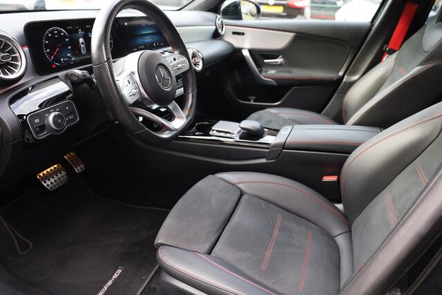Mercedes-Benz A-KLASSE 180 AMG Line PANO SFEERVERL. LEER/ALCANTARA WIDESCREEN STOELVERW. ZWARTE-HEMEL CAMERA DAB CRUISE CLIMA NAVI 2XPDC 18''LMV NAP