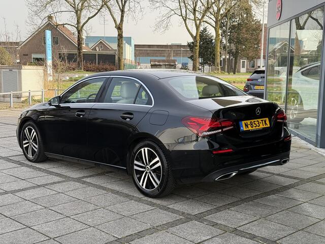 Mercedes-Benz A-KLASSE Aut. 180 Luxury Line | Navi | Camera | Sfeer Verlichting |