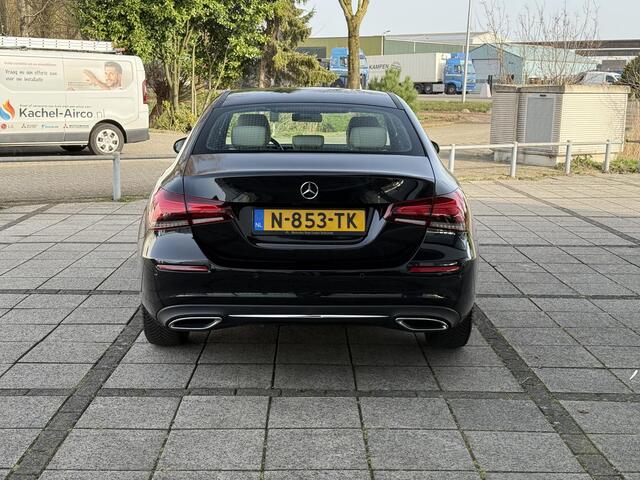 Mercedes-Benz A-KLASSE Aut. 180 Luxury Line | Navi | Camera | Sfeer Verlichting |