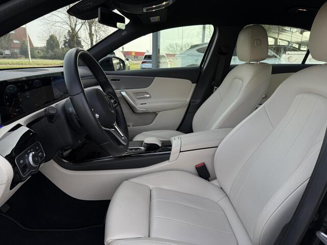 Mercedes-Benz A-KLASSE Aut. 180 Luxury Line | Navi | Camera | Sfeer Verlichting |