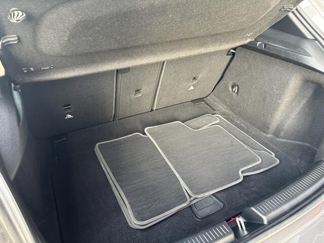 Mercedes-Benz A-KLASSE 180 Business Solution | Stoelverwarming | Navigatie | PDC | Camera | Navigatie | AMG Line