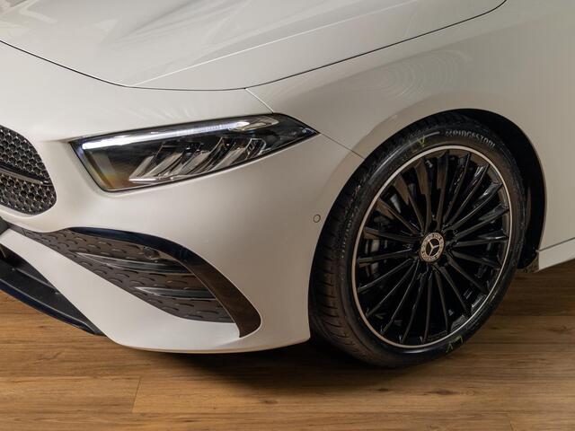 Mercedes-Benz A-KLASSE 180 AMG Line Panorama dak