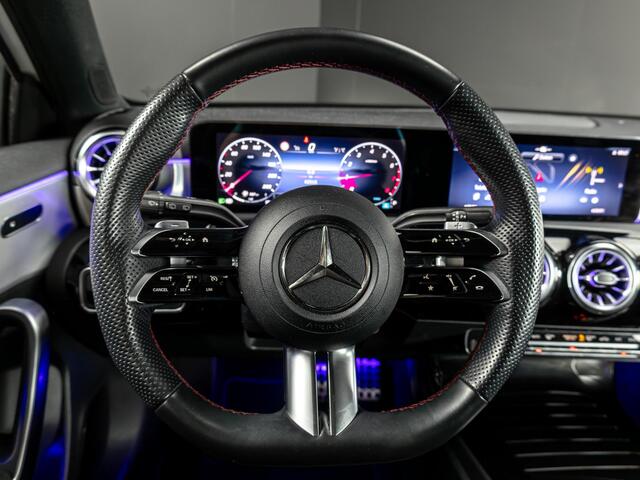 Mercedes-Benz A-KLASSE 180 AMG Line Panorama dak