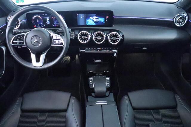 Mercedes-Benz A-KLASSE 200 Premium Plus | Panoramadak | LED | Climate Control | Lichtmetalen velgen 17" | Apple Carplay/Android Auto