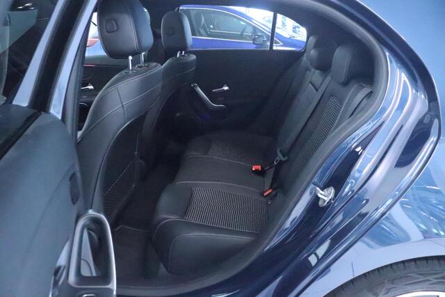 Mercedes-Benz A-KLASSE 200 Premium Plus | Panoramadak | LED | Climate Control | Lichtmetalen velgen 17" | Apple Carplay/Android Auto