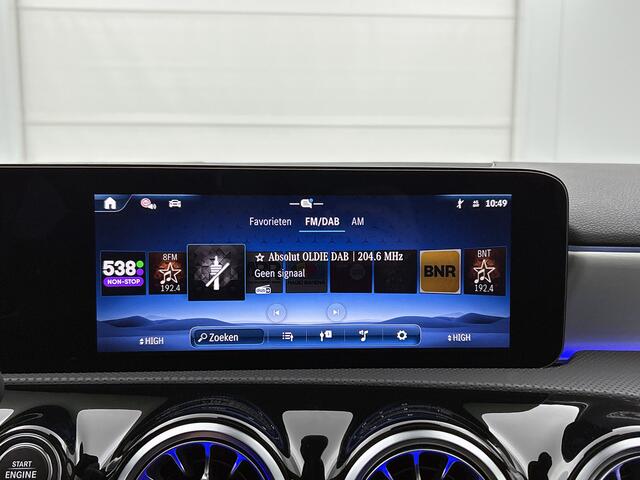 Mercedes-Benz A-KLASSE 250 e Business Solution AMG | AMG Line Plus pakket | Trekhaak | 360° camera | Head-up display | Panoramaschuifdak | MULTIBEAM LED | Smartphone-integratie | 19 inch AMG velgen |