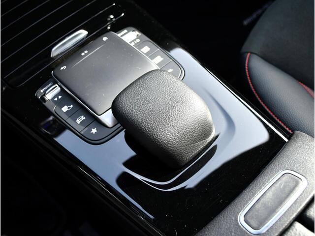 Mercedes-Benz A-KLASSE 180 Business Solution AMG Panoramadak Sfeerverlichting