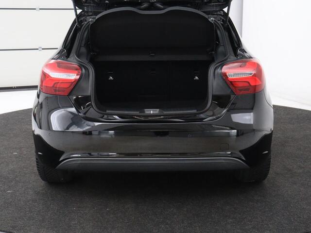 Mercedes-Benz A-KLASSE 160 Ambition | Origineel NL | Half leder | Sportstoelen | Full LED | Navigatie | 18'' | Park Assist | Cruise control | Bluetooth | Airco