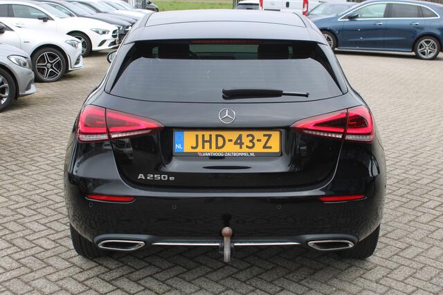 Mercedes-Benz A-KLASSE 250e AUT8 Advantage TREKHAAK CAMERA STUURWIELVERWARMING NAVI DAB