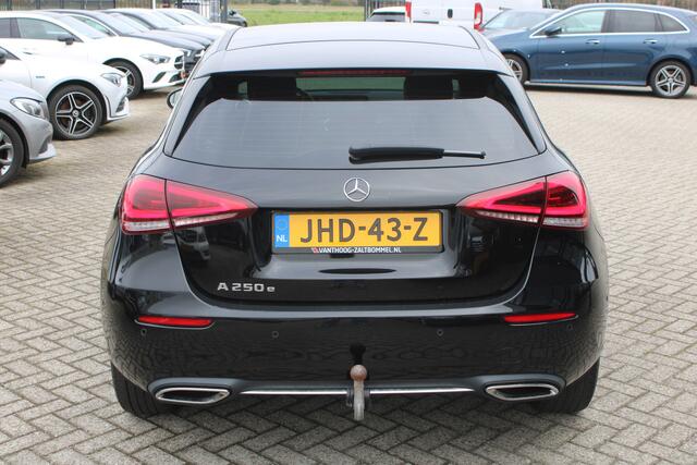 Mercedes-Benz A-KLASSE 250e AUT8 Advantage TREKHAAK CAMERA STUURWIELVERWARMING NAVI DAB