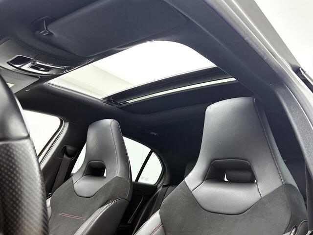 Mercedes-Benz A-KLASSE 250 e AMG Plug-In Hybride | Panoramdak | 360° camera | Nightpakket | Multibeam | Inclusief 24 maanden MB Certified garantie voor Europa.