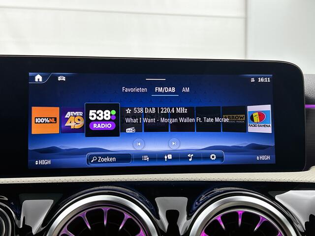 Mercedes-Benz A-KLASSE 250 e Luxury Line Panorama Schuif-Kanteldak | Sfeerverlichting | Achteruitrijcamera | Stoelverwarming. Achteruitrij camera | Panorama dak | Memory pakket