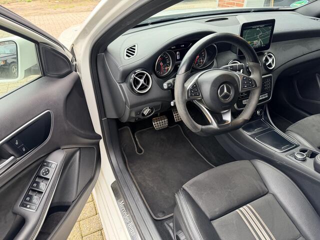 Mercedes-Benz A-KLASSE 180 AMG Night Edition Alacantra Dealer onderhouden