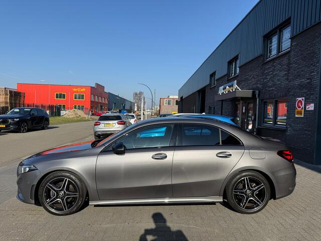 Mercedes-Benz A-KLASSE 180 AMG Line | 1E EIGENAAR | 12MND GARANTIE | LED | CAMERA | SFEER | DAB | CARPLAY | CRUISE | NAVI |