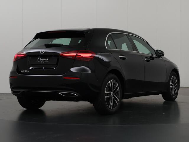 Mercedes-Benz A-KLASSE 250e Star Edition Luxury Line | Panoramadak | Keyless Entry | Trekhaak | LED-koplampen | Achteruitrijcamera |