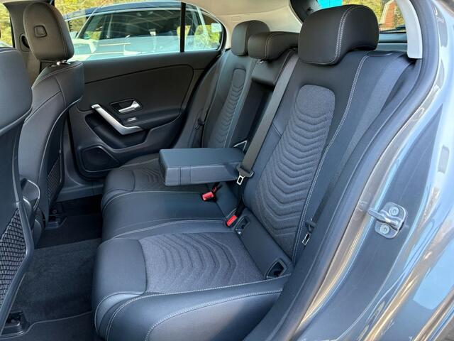 Mercedes-Benz A-KLASSE A 200 SPORT LED, Navi, CarPlay, Adaptive Cruise