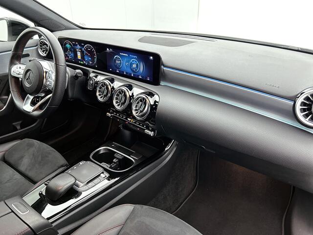 Mercedes-Benz A-KLASSE 250 e AMG Plug-In Hybride | Nightpakket | Sfeerverlichting | Rij-assistentiepakket | Navigatie | Inclusief 24 maanden Mercedes-Benz Certified garantie voor Europa.