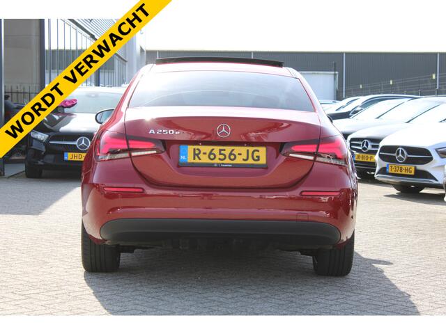 Mercedes-Benz A-KLASSE 250e AUT8 Advantage PANORAMADAK DISTRONIC WIDESCREEN MULTIBEAM CAMERA