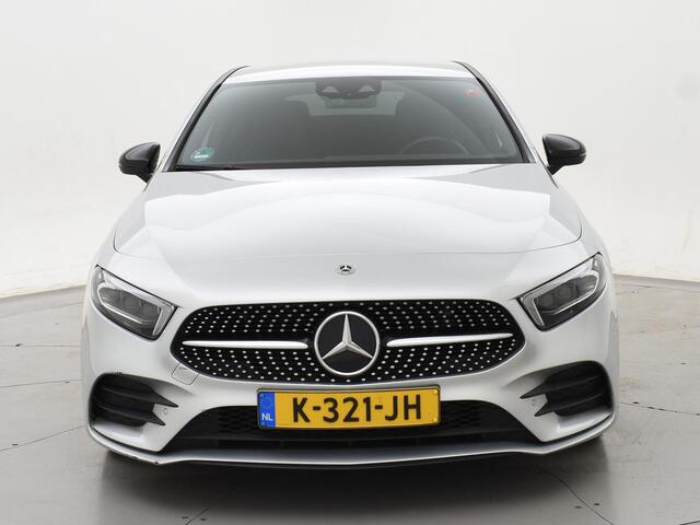 Mercedes-Benz A-KLASSE 180 AUT. AMG SPORT + MBUX | SFEERVERLICHTING | CAMERA | SPORTSTOELEN