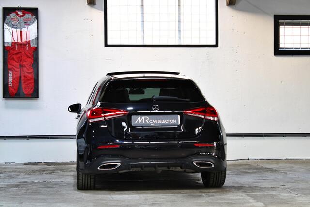 Mercedes-Benz A-KLASSE 180 AMG Line | Panoramadak | Night | 19 inch | Sfeerverlichting | Apple Carplay | NL auto |