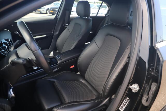 Mercedes-Benz A-KLASSE 180 d Business Solution Limited Automaat Half Leder Widescreen Navigatie Achteruitrijcamera Full LED Rijstrooksensor