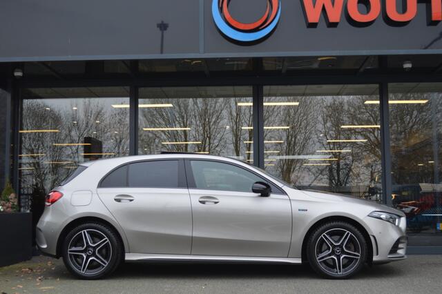 Mercedes-Benz A-KLASSE 250 e AMG Led Panorama Memory Distronic Camera Augmented Trekh Pdc