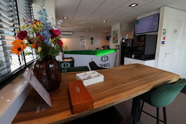 Mercedes-Benz A-KLASSE 200 Business Solution 1e Eigenaar | Volledig Onderh | NL-Auto | Camera | Stoelverwarming | Navi | Carplay | Alarm klasse 3 | ACC | PDC